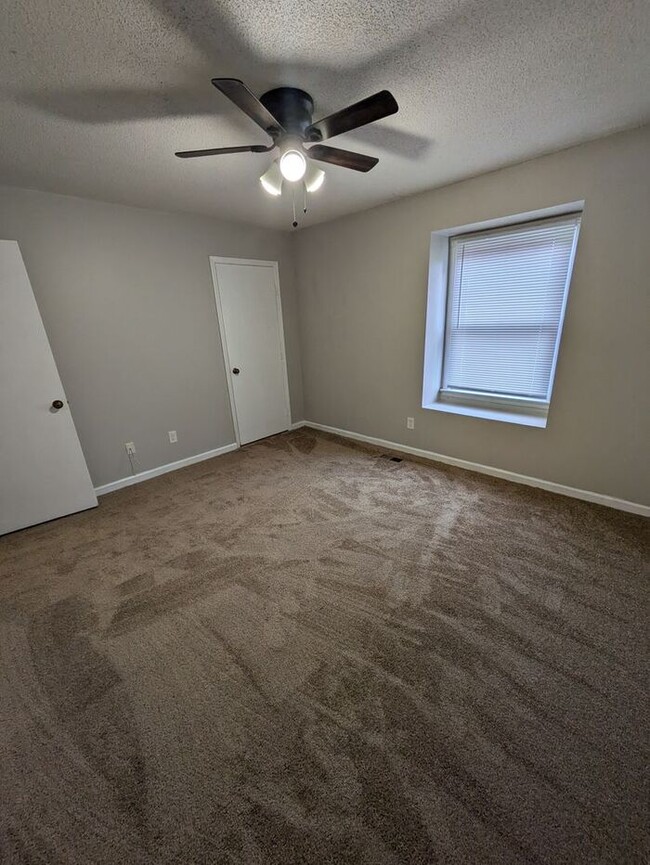 Building Photo - 2BD/1.5BA Unit in Hickory