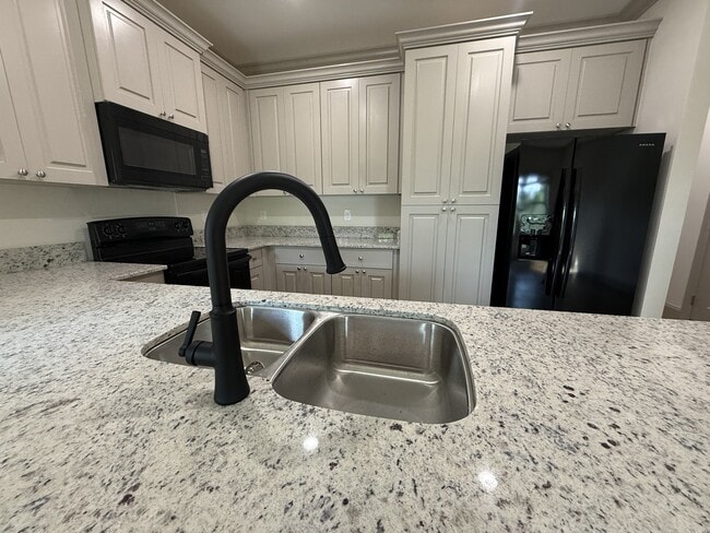 Building Photo - Saddle Creek