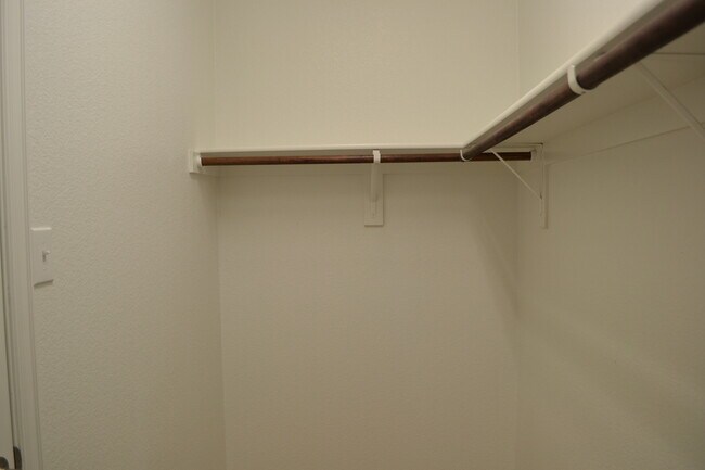 Building Photo - House for Lease in Heartland Area!