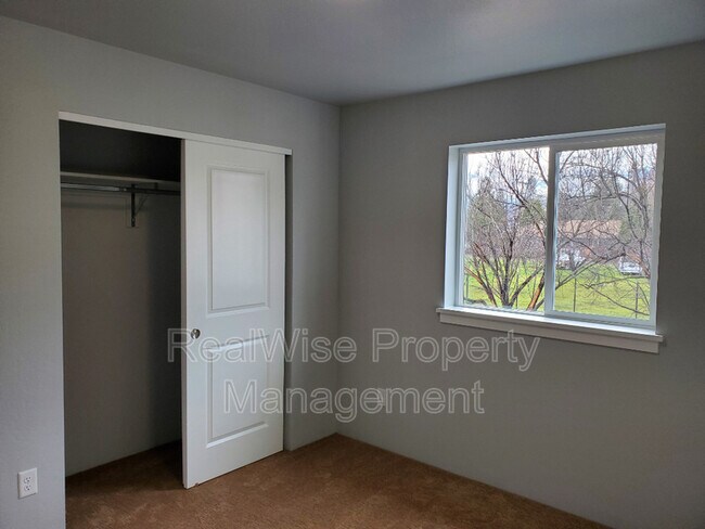 Building Photo - 224 Cheryl Ln