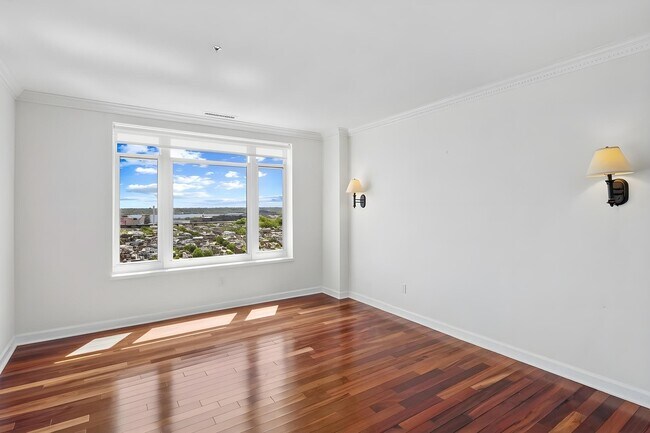 Building Photo - 100 Harborview Dr