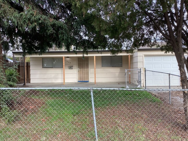 Building Photo - 3 Bedroom 1 Bath Single Family in West Sac...