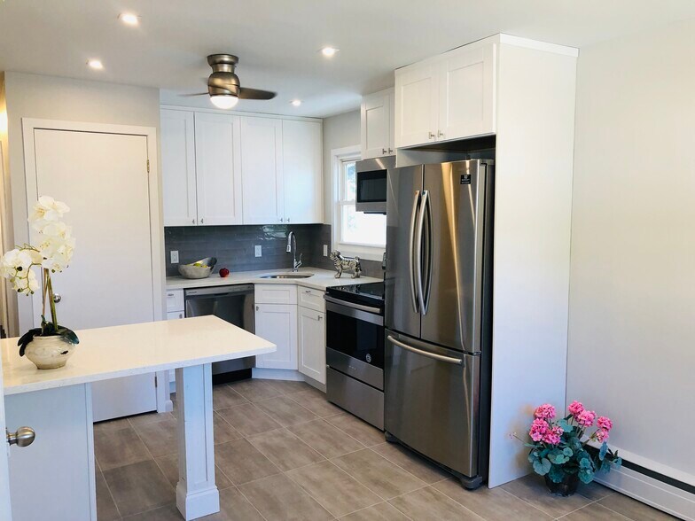 Primary Photo - 80 Hickory Rd