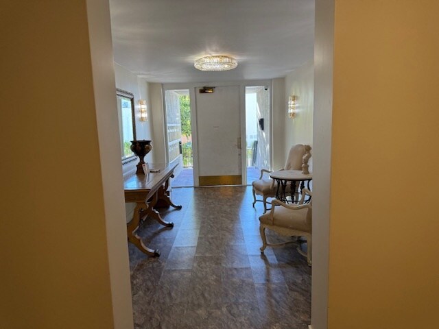 Building Photo - 434 S Canon Dr