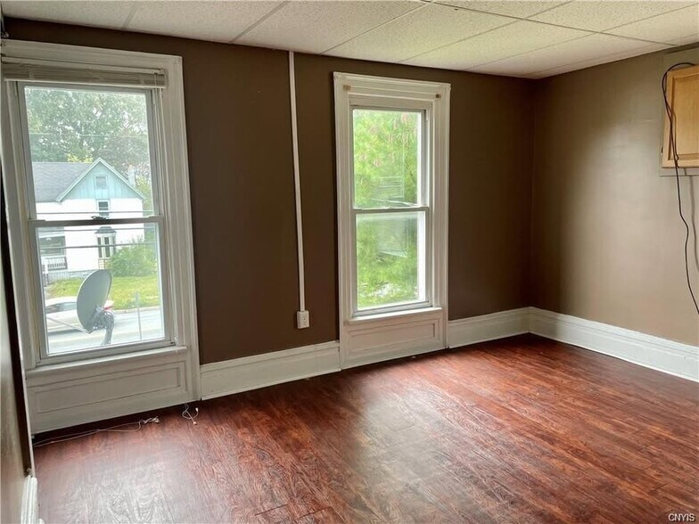 Building Photo - 820 Mill St