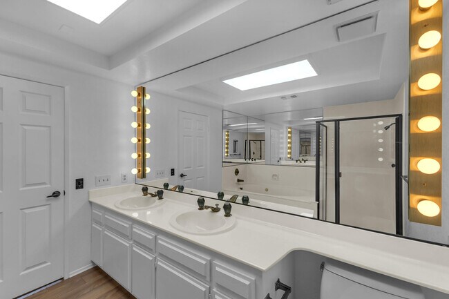 Building Photo - 14 Presidio Pl