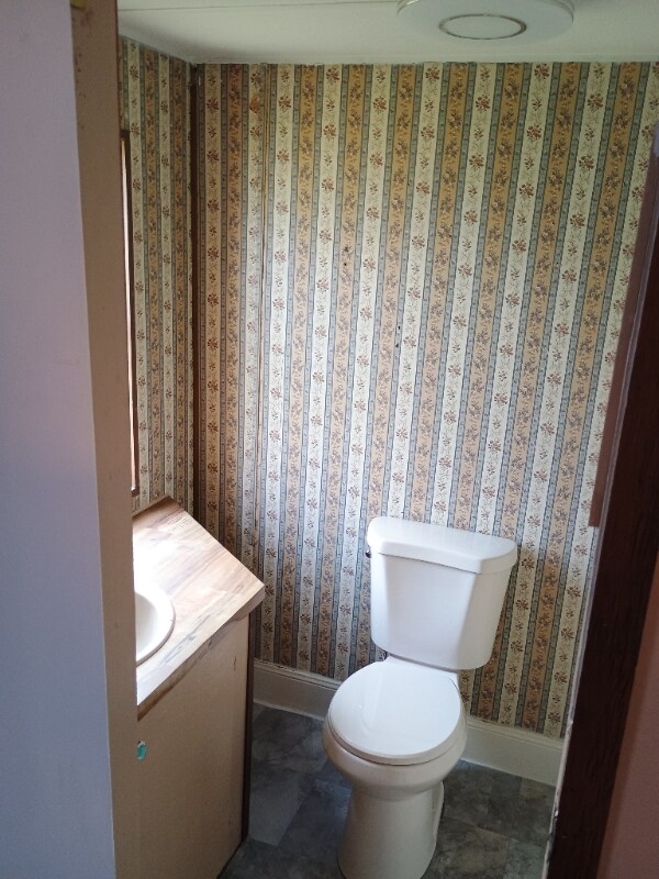 Building Photo - 144 SE Guinevere Ct