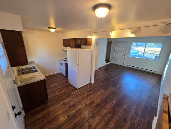 Building Photo - 2 Bed, 1 Bath Townhouse next to NAU!! Stud...