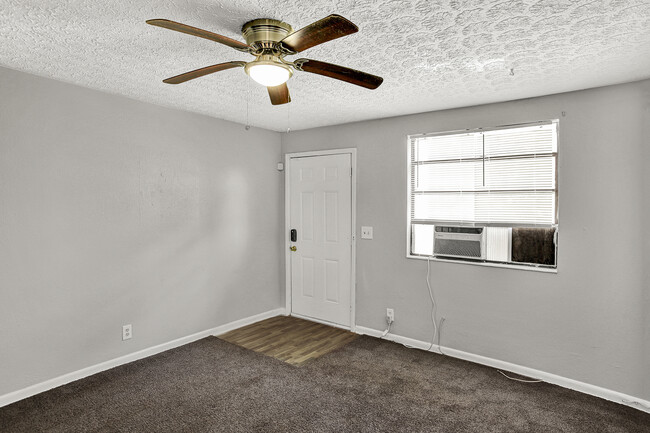 Building Photo - 5634 Astor Pl