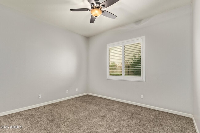 Building Photo - 947 E Dumbarton Ave