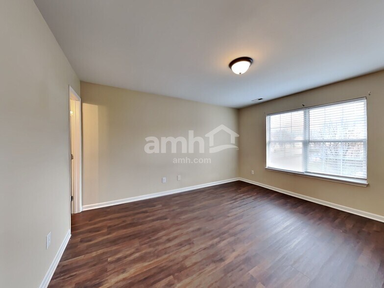 Building Photo - 2 Hidden Meadow Ct