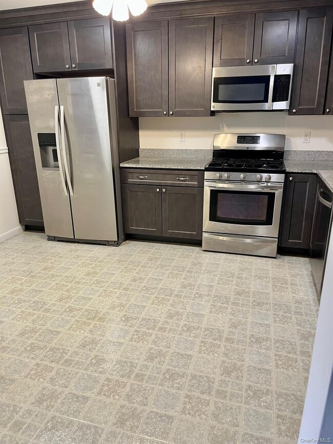 Building Photo - 1102 Scenic Ln