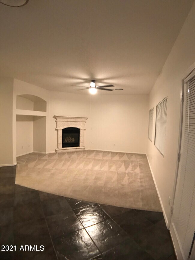 Building Photo - 17584 W Acacia Ct