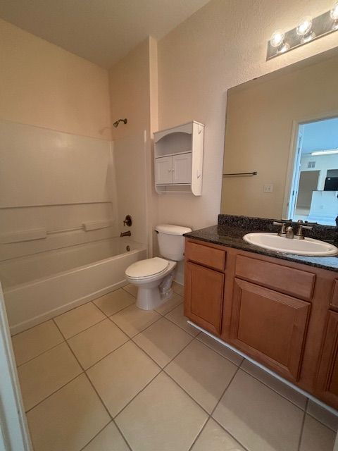 Building Photo - Luxurious 2 Bed/2 Bath Condo with Spectacular Views in Panama City Beach!