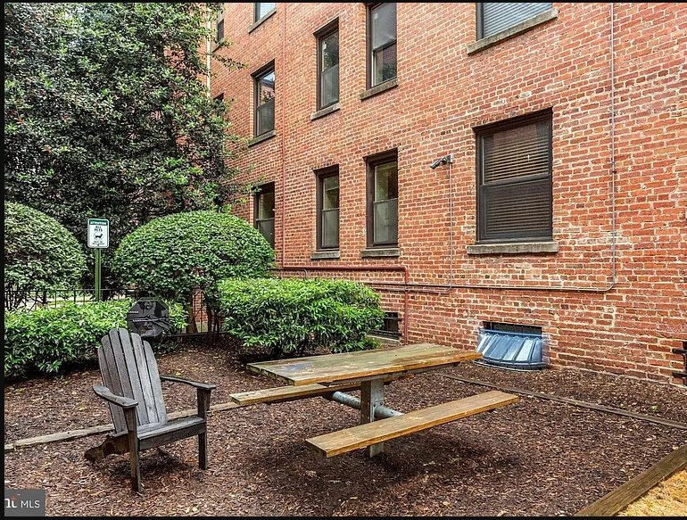 Building Photo - 1438 Meridian Pl NW