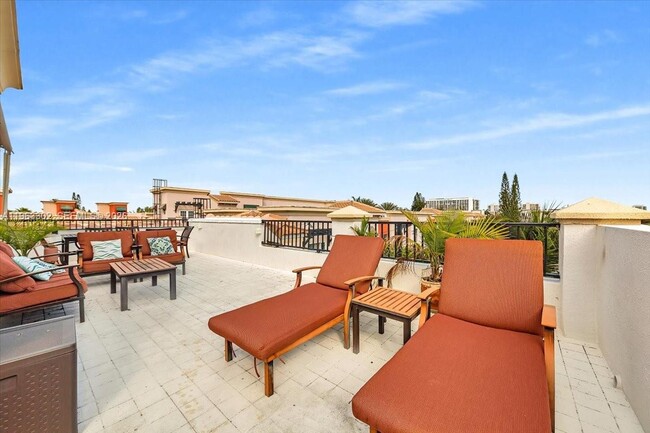 Building Photo - 1033 NE 17th Way