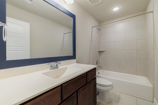 Building Photo - 16719 Highland Country Dr
