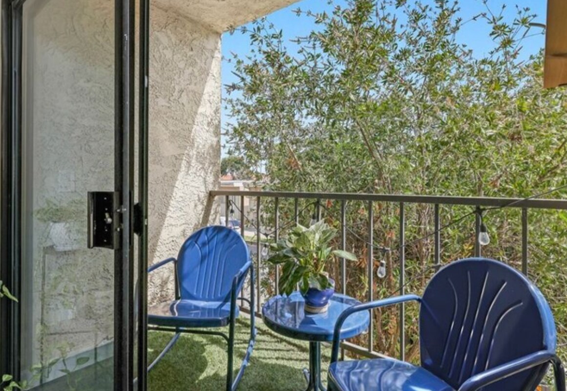 Building Photo - 2135 E 4th St