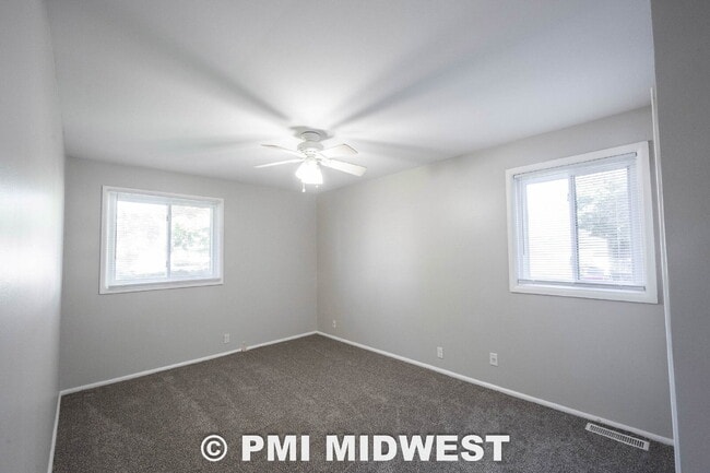 Building Photo - "Charming 3-Bedroom Home with 1451 Sq Ft of Comfort in Indianapolis!"