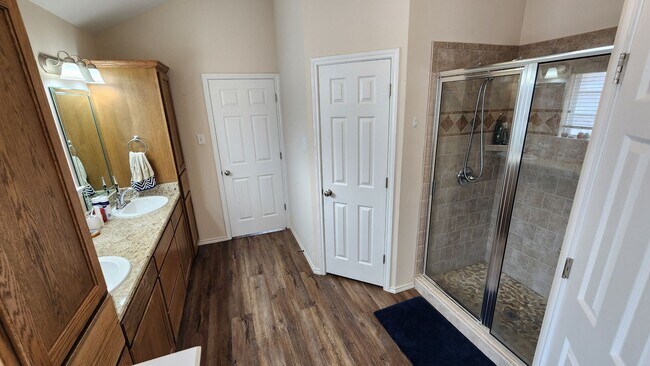 Building Photo - New, Gorgeous 4 bedroom, 3 bathroom home C...