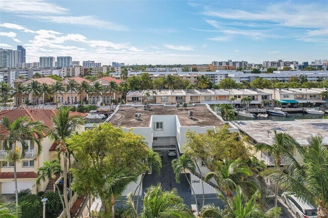 Building Photo - 3862 NE 171 St