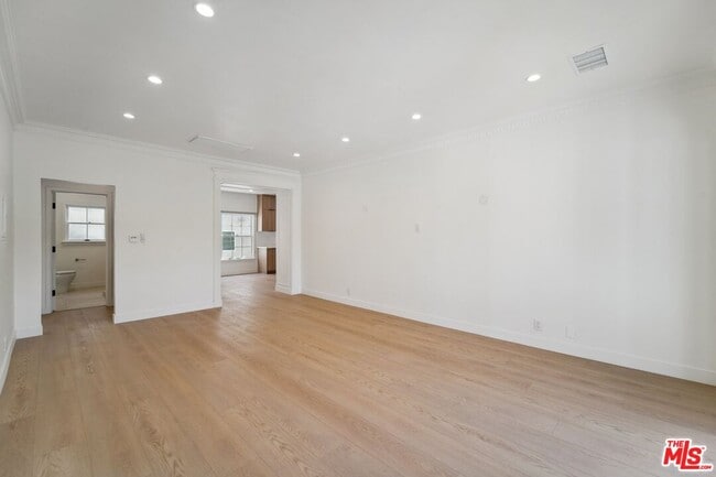 Building Photo - 9122 W 3rd St