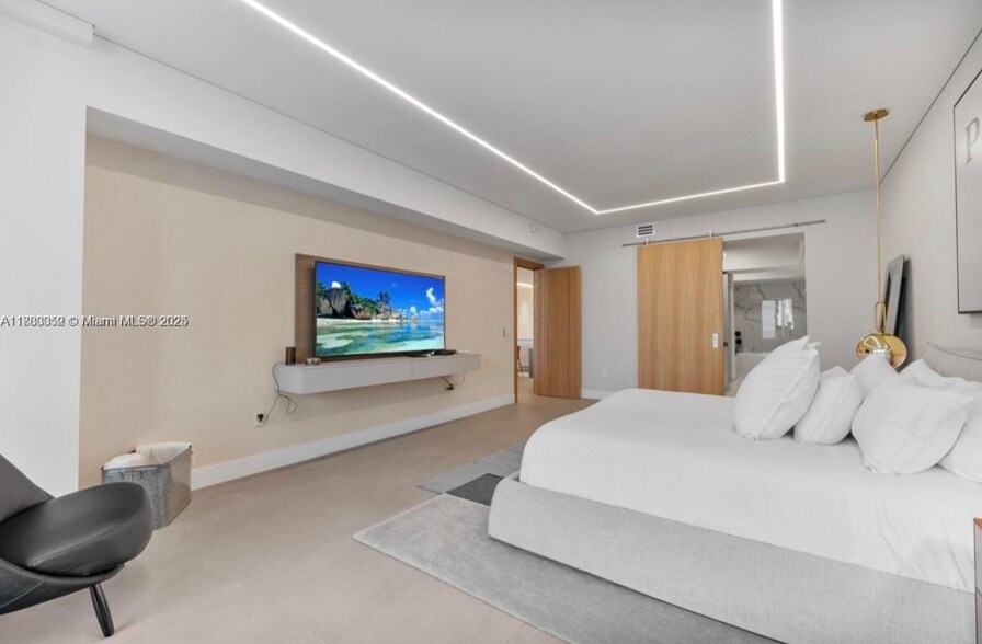 Building Photo - 5000 Island Estates Dr