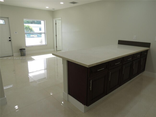 Building Photo - 1671 SW 44th Terrace