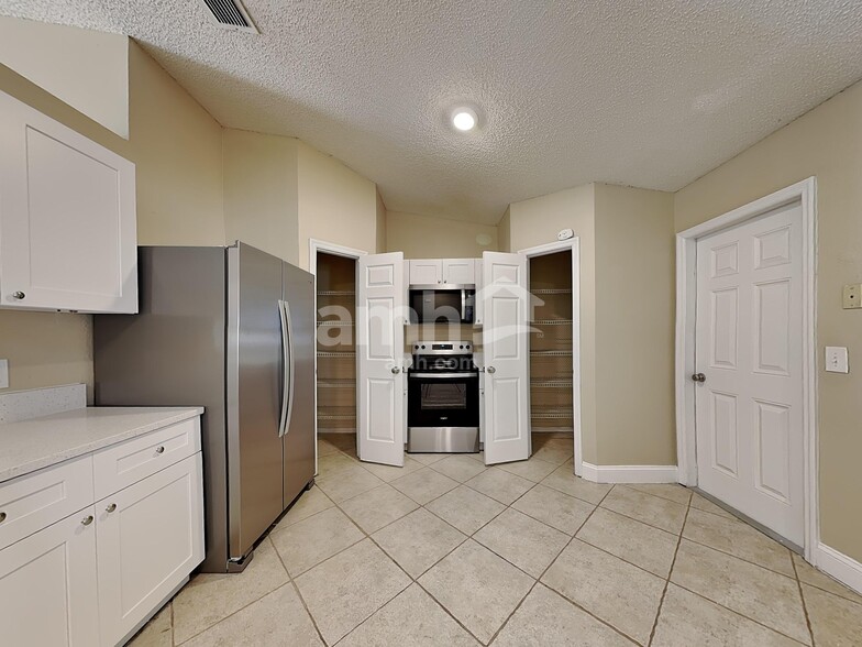 Building Photo - 574 Wekiva Bluff St