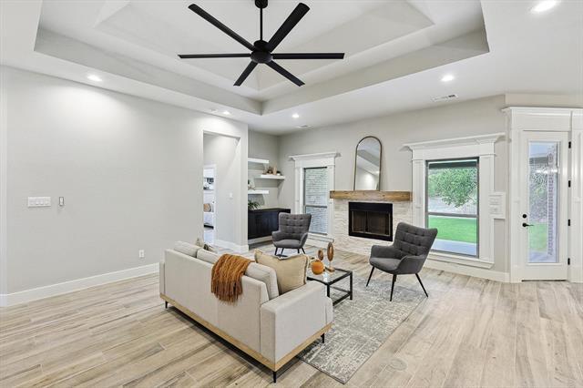Building Photo - 2084 Glenhollow Dr
