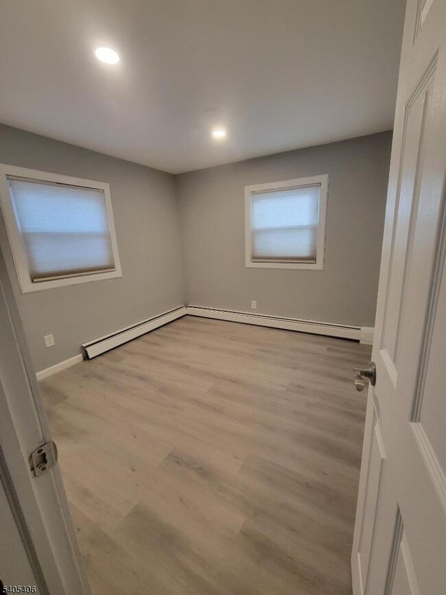 Building Photo - 16 Beech Ct