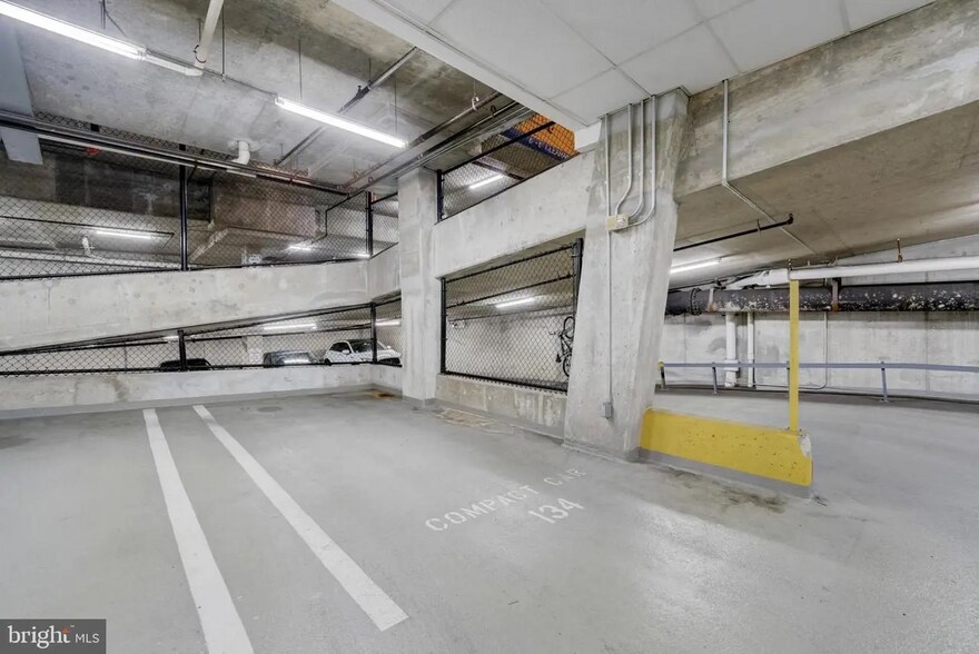 Building Photo - 1001 L St NW