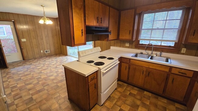 Building Photo - Southeast Columbia