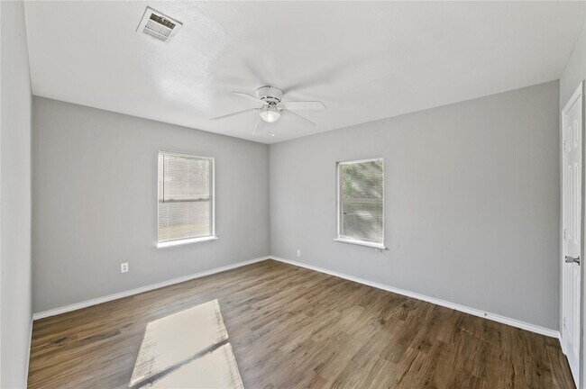 Building Photo - 710 13th St N