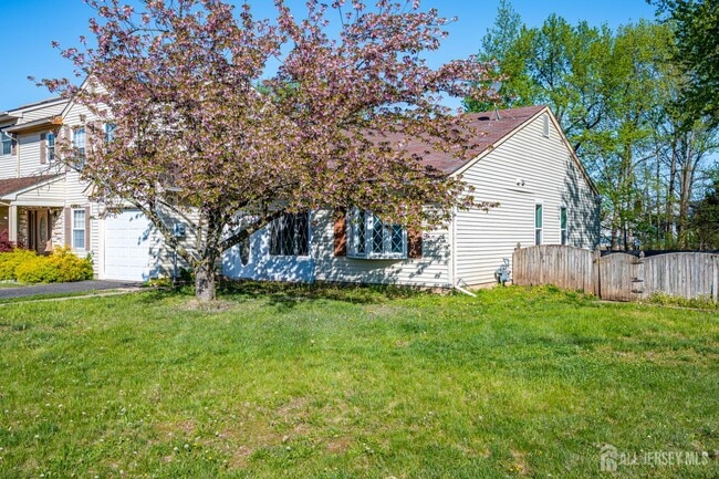 Building Photo - 6 Woodbury Rd