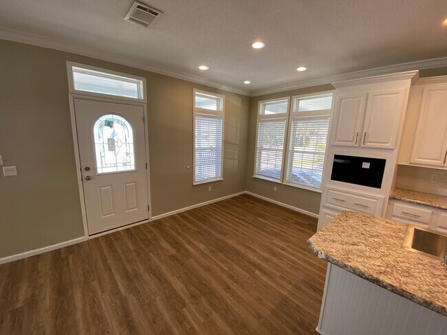 Building Photo - 5307 Camelot Dr E