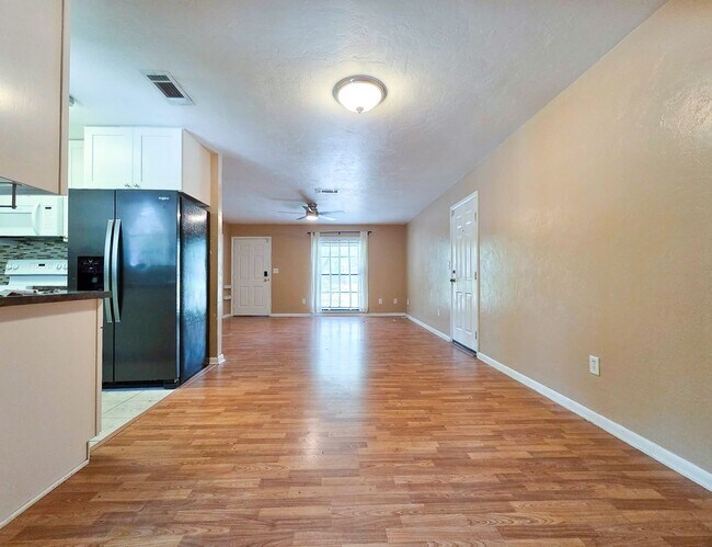 Building Photo - Beautiful 3/2 in Springtree