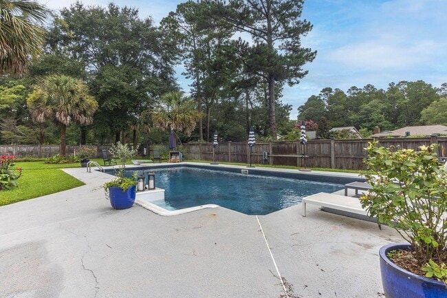 Building Photo - 132 Cherry Hills Dr