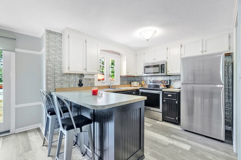 Building Photo - 395 Donohue Rd