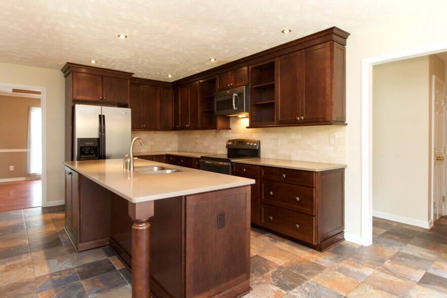 Building Photo - 121 Rothbury Dr