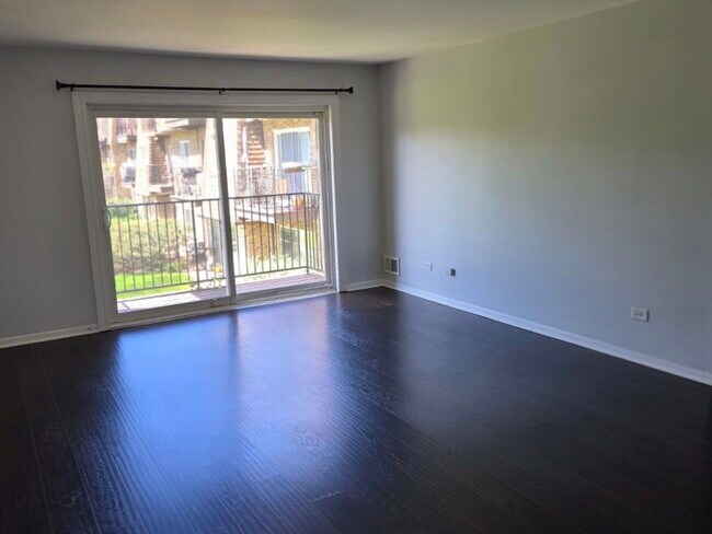 Building Photo - 9430 Bay Colony Dr