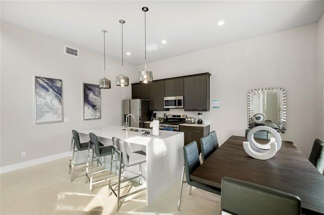 Building Photo - 7770 Sandy Ridge Dr