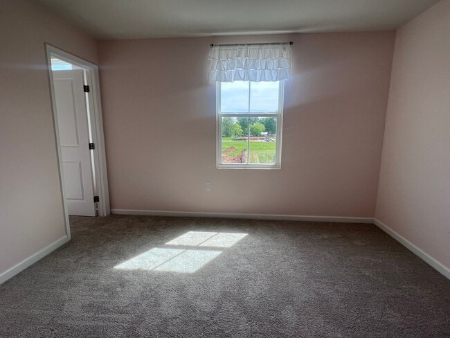 Building Photo - For Rent