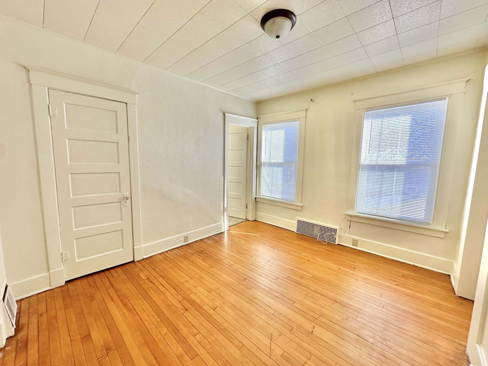 Building Photo - 255 S Jackson St