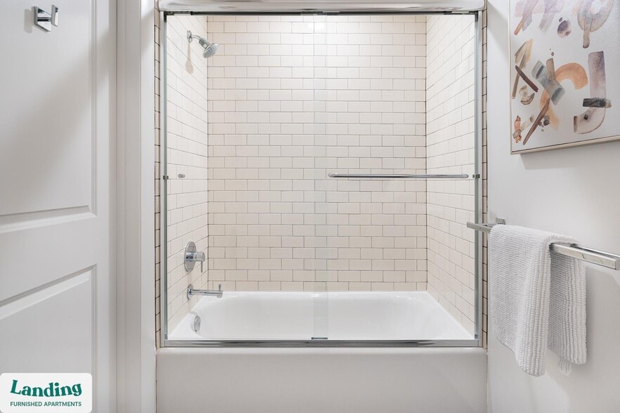 Building Photo - 933 McGee St