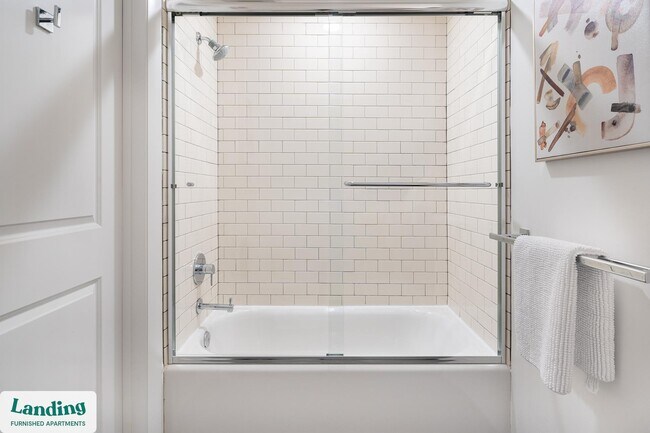 Building Photo - 933 McGee St