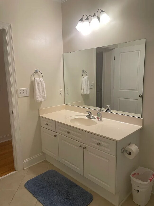 Building Photo - 2 Bed, 2 Bath Apartment on the River - Furnhsied Rental