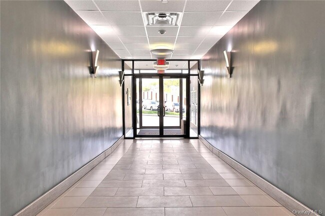 Building Photo - 68 Lake St