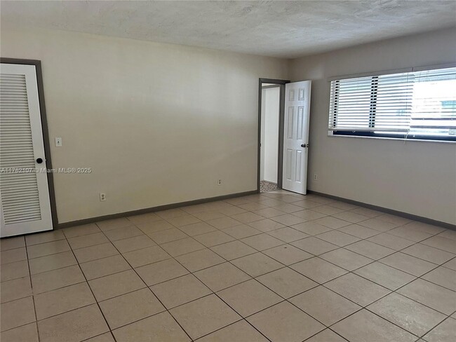 Building Photo - 5828 SW 117th Terrace