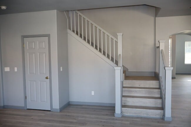 Building Photo - Spacious 5 Bedroom 3 Bath home in Harden Ranch